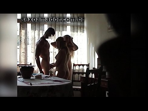 ❤️ Miqtë e seksit ftojnë një burrë gjigant dhe një treshe me të ️ Porno në sq.moresexmovies.ru ️❤