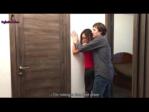 ❤️ Sekserja seksi ngre në mënyrë sensuale pidhin dhe qiset ndërsa shet apartamentin e saj - Krempai ️ Porno në sq.moresexmovies.ru ️❤