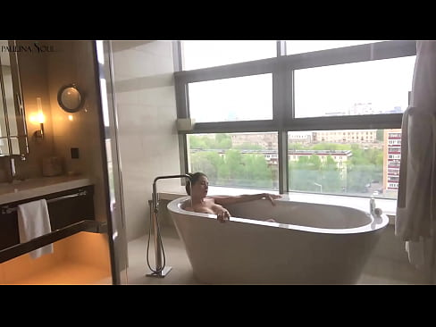❤️ Foshnjë e jashtëzakonshme që tund me pasion pidhin e saj në banjë ️ Porno në sq.moresexmovies.ru ️❤