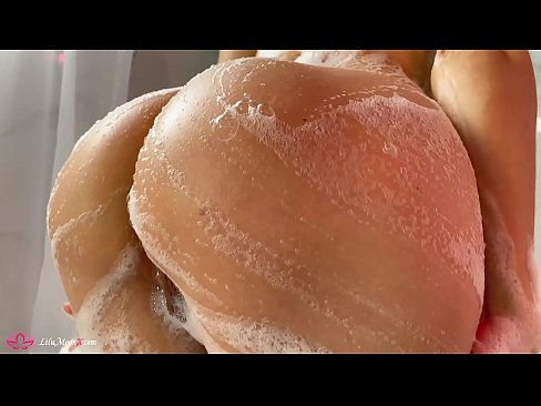 ❤️ Zeshkania masturbon pidhin me vibrator deri në orgazmë intensive në dush ️ Porno në sq.moresexmovies.ru ️❤